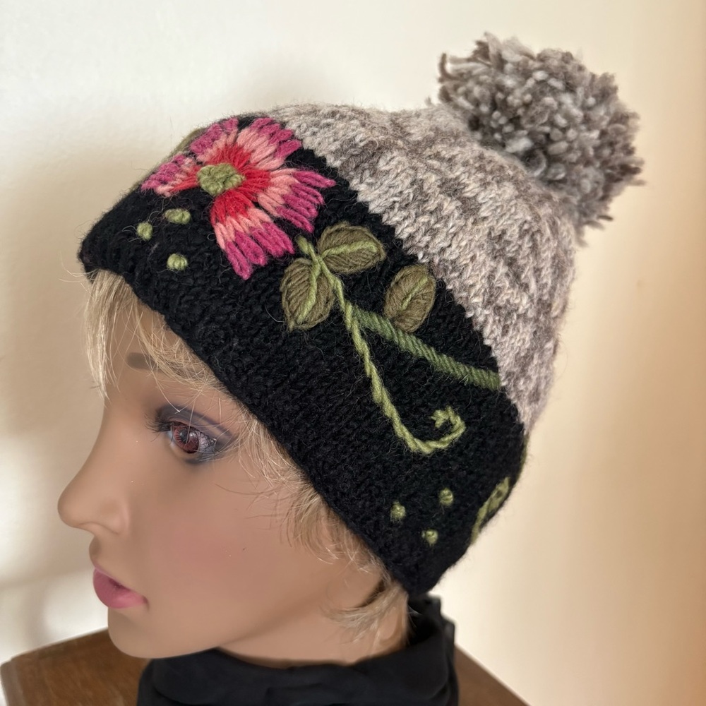 Floral Embroidered Pom-Pom Knit Hat in Gray and Black